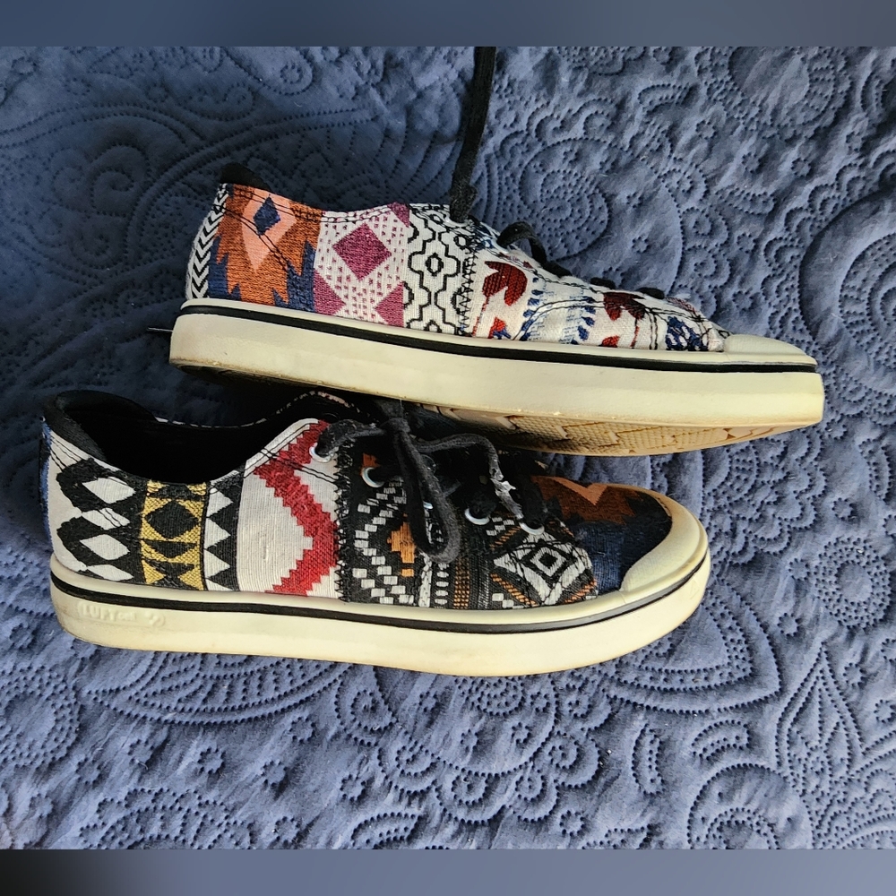 Keen multi design sneakers size 39.5